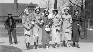 This is what women used to wear in the 1940s and it was pretty damn stylish