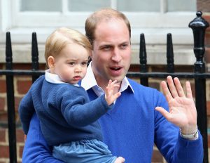 A sweet photograph of Prince George and Prince William is going viral