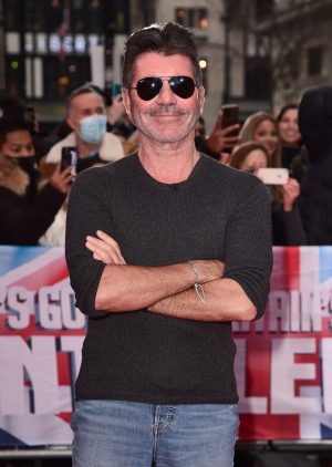 Simon Cowell is planning a small wedding to fiancée Lauren Silverman