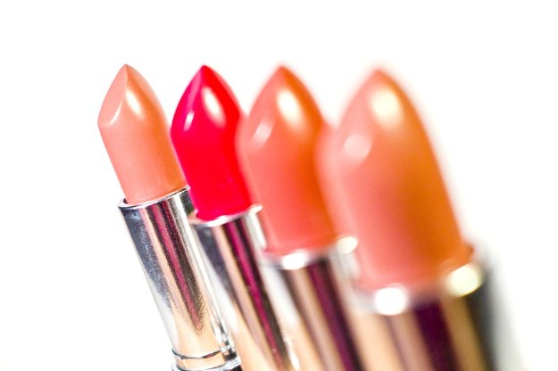 MUA Tips: The Do’s and Don’ts of Bright Lipstick Makeup